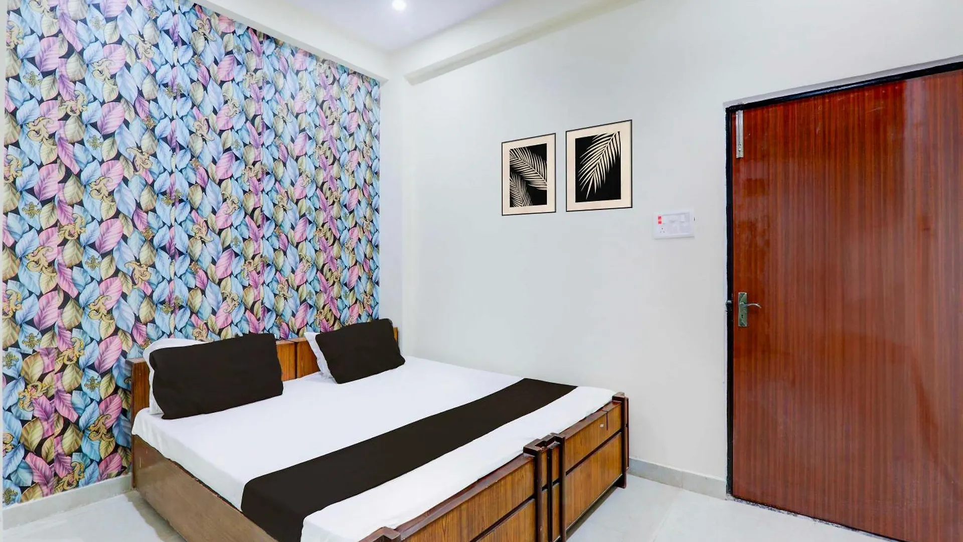***  فندق Collection O Sudhirpur Near Phonix Hospital فاراناسي الهند